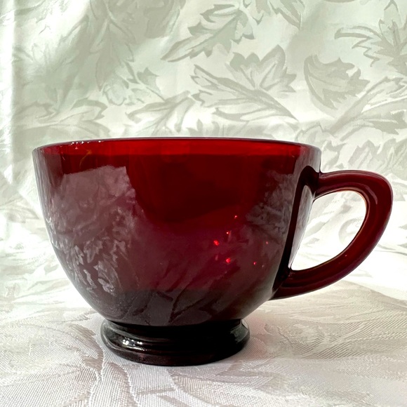 Vintage Royal Ruby Red tea cups - Picture 1 of 3